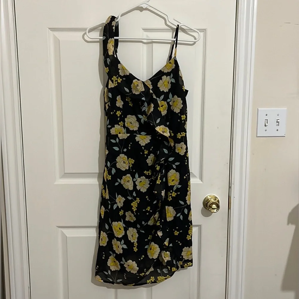 Cupcakes and Cashmere Ariadne Floral Ruffle Trim Dress‎ NWT - Picture 3 of 9